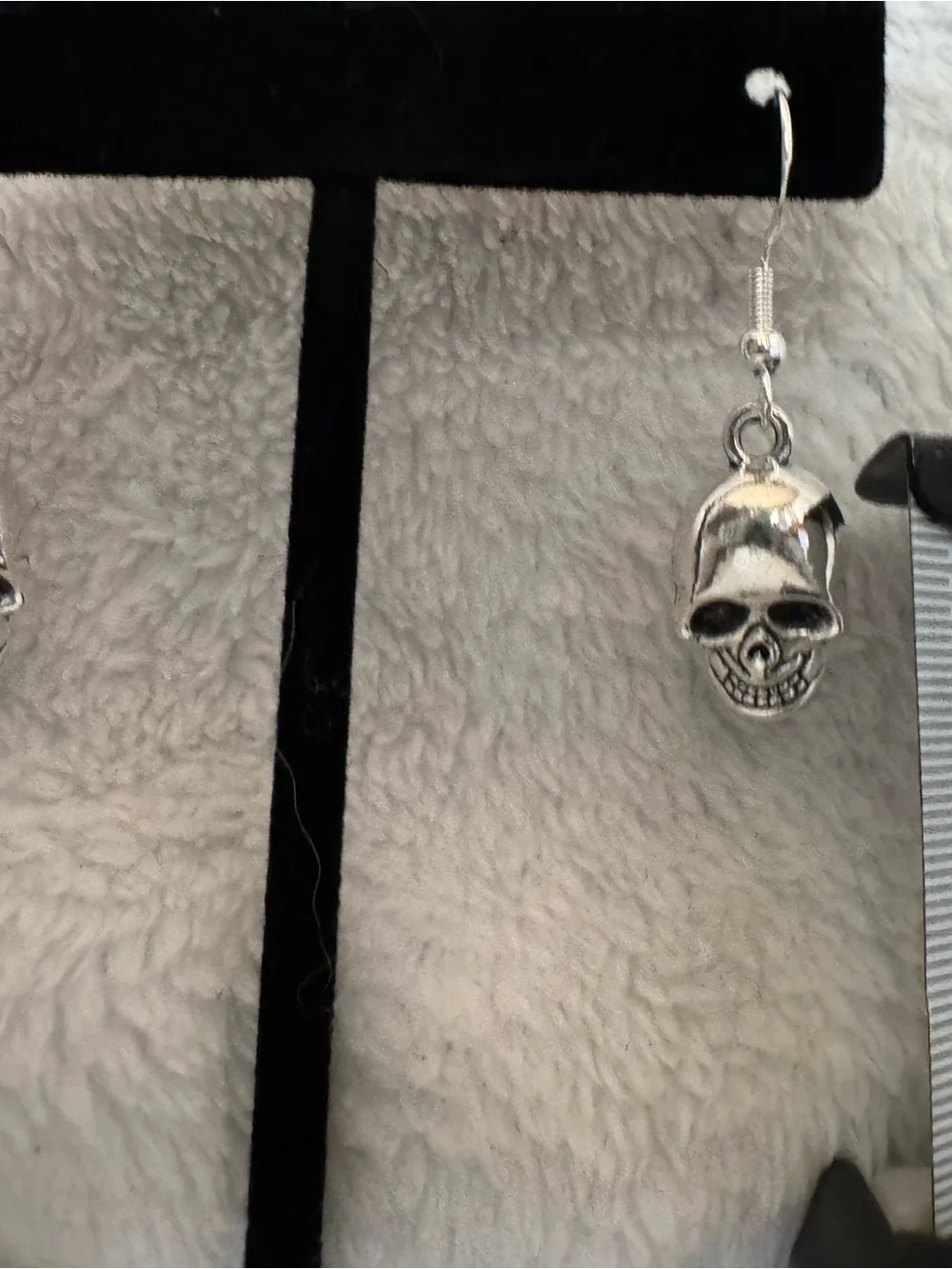 Silver Skull Dangle Earrings - Women's Fashion Jewelry